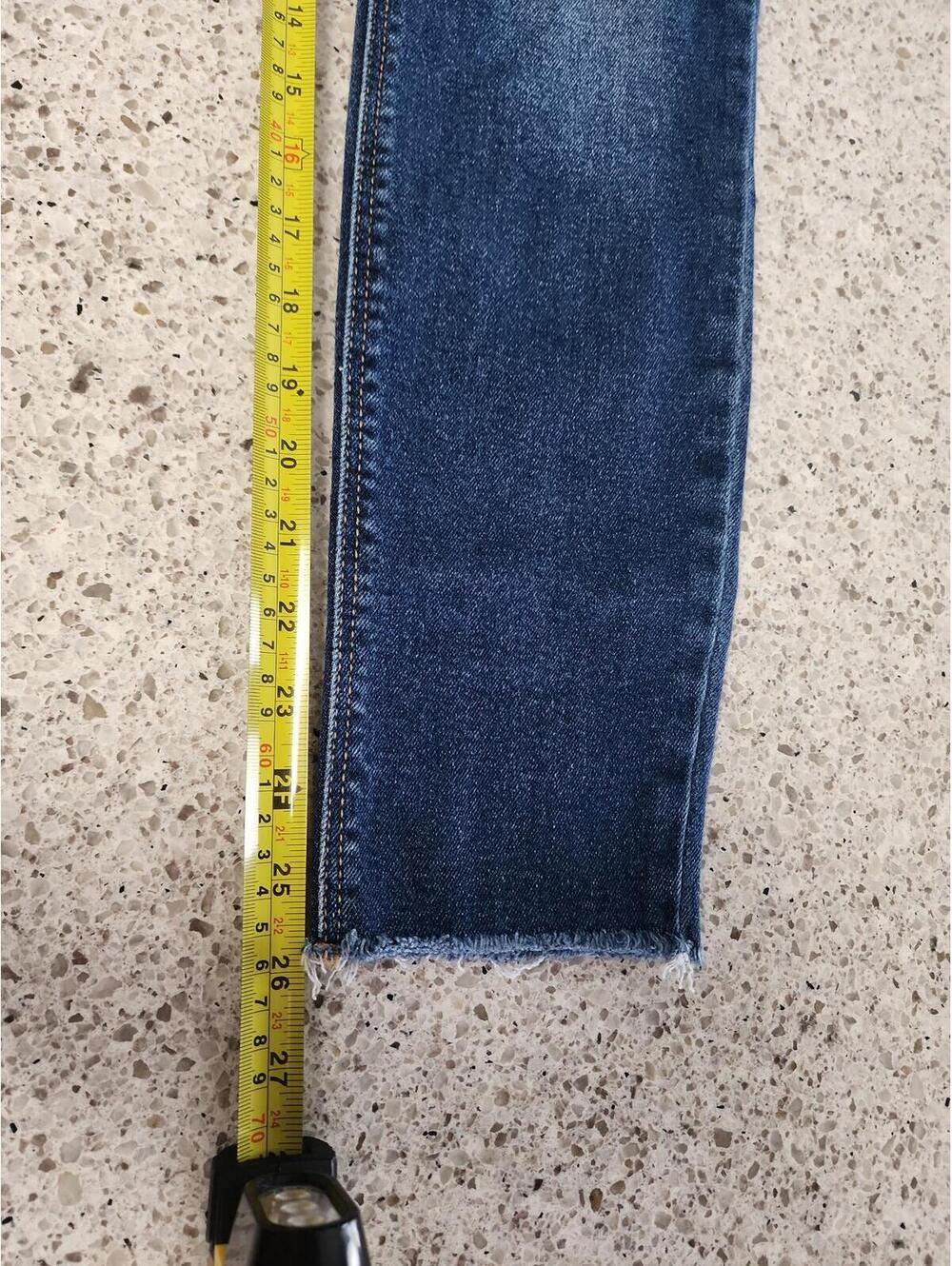 Jeans - Picture 9 of 9